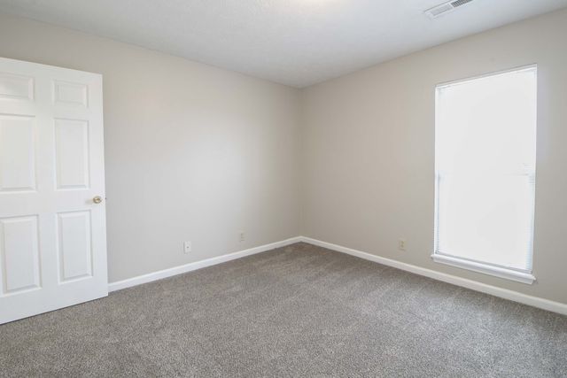 915 Stateline Rd, Oak Grove, KY 42262