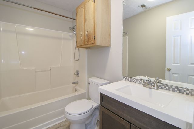 915 Stateline Rd, Oak Grove, KY 42262