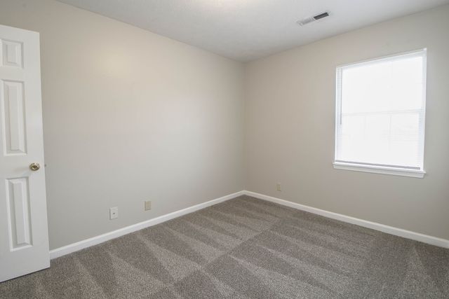 915 Stateline Rd, Oak Grove, KY 42262