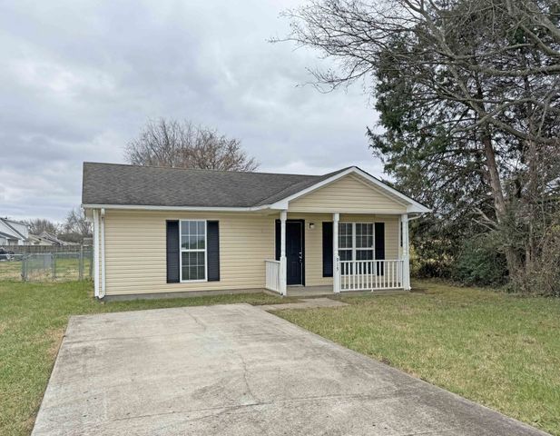 915 Stateline Rd, Oak Grove, KY 42262