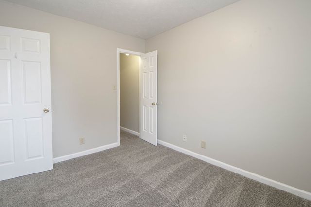 915 Stateline Rd, Oak Grove, KY 42262