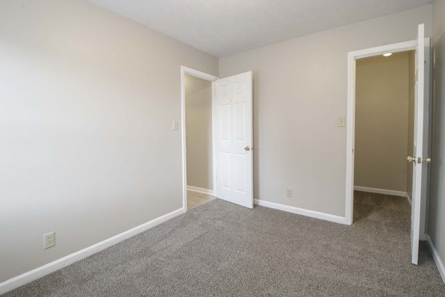 915 Stateline Rd, Oak Grove, KY 42262