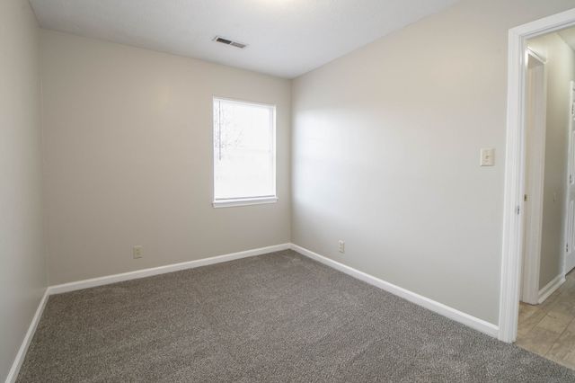 915 Stateline Rd, Oak Grove, KY 42262