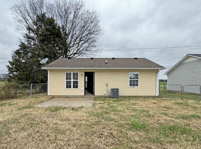 915 Stateline Rd, Oak Grove, KY 42262