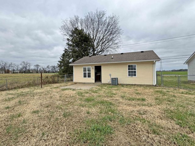 915 Stateline Rd, Oak Grove, KY 42262