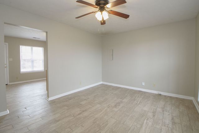 915 Stateline Rd, Oak Grove, KY 42262