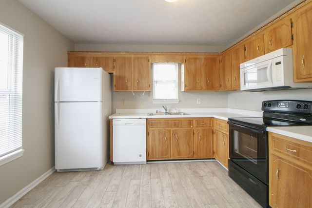 915 Stateline Rd, Oak Grove, KY 42262