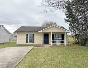 915 Stateline Rd, Oak Grove, KY 42262