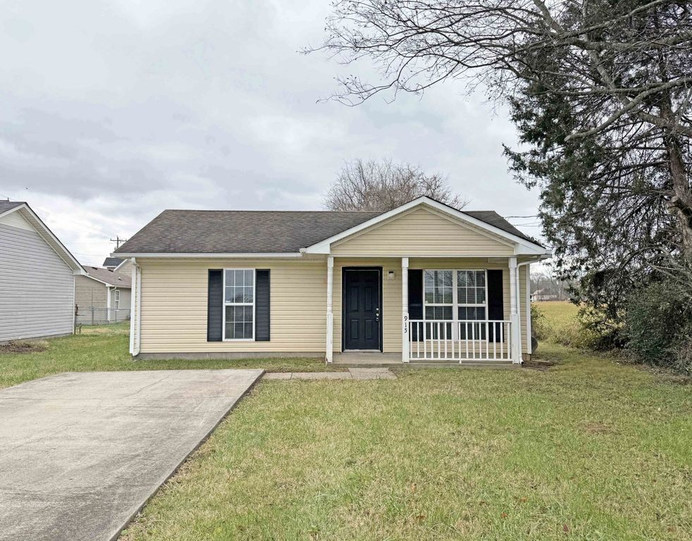 915 Stateline Rd, Oak Grove, KY 42262