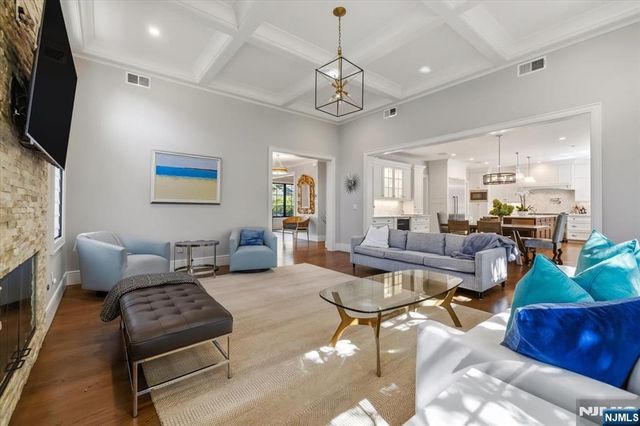 10 Day Avenue, Tenafly, NJ 07670