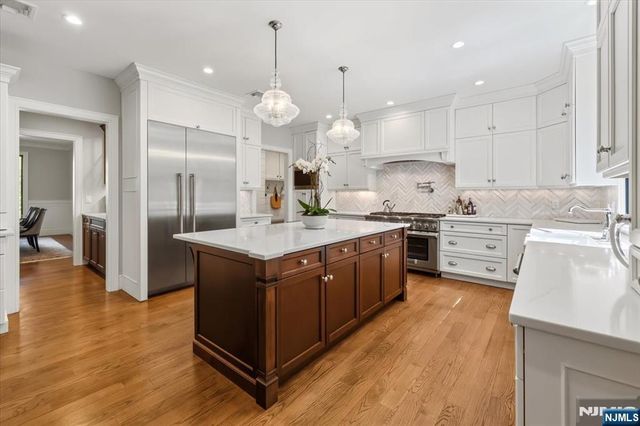 10 Day Avenue, Tenafly, NJ 07670