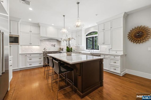 10 Day Avenue, Tenafly, NJ 07670