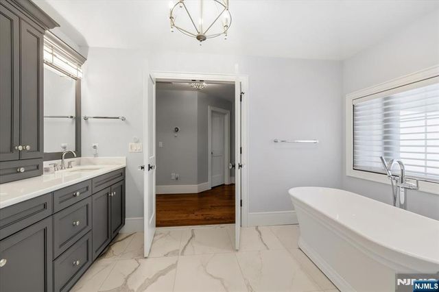 10 Day Avenue, Tenafly, NJ 07670