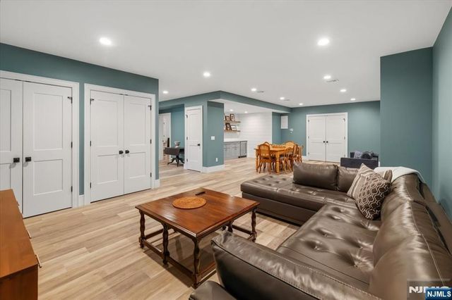 10 Day Avenue, Tenafly, NJ 07670