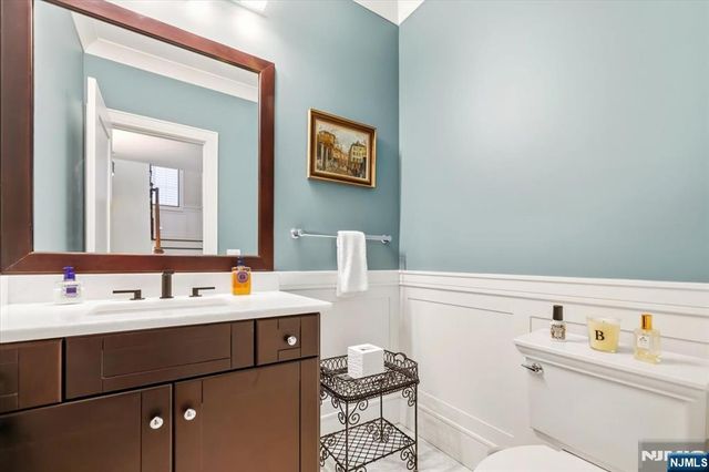 10 Day Avenue, Tenafly, NJ 07670