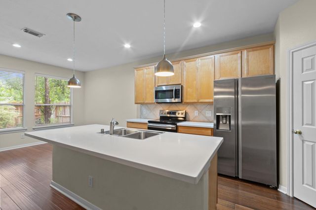 142 W Burberry Circle, The Woodlands, TX 77384