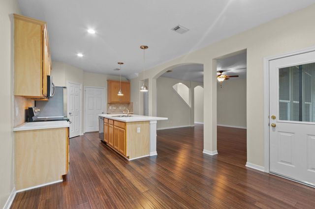 142 W Burberry Circle, The Woodlands, TX 77384