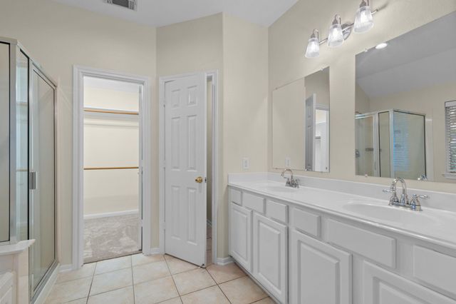 142 W Burberry Circle, The Woodlands, TX 77384