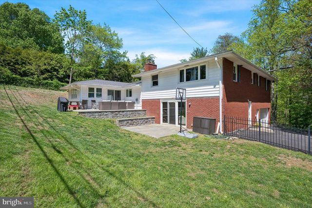 774 ROBINHOOD RD, Bryn Mawr, PA 19010
