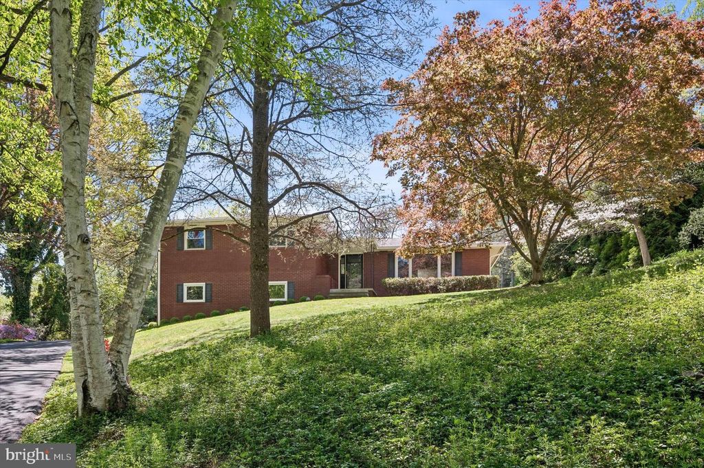 774 ROBINHOOD RD, Bryn Mawr, PA 19010