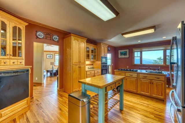1722 Victoria Woods Circle, Hiawassee, GA 30546