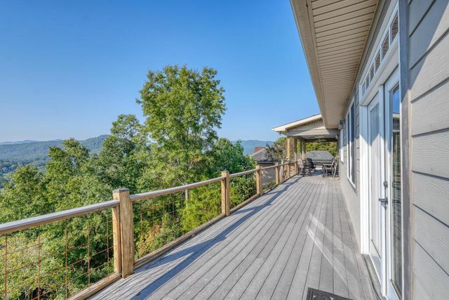 1722 Victoria Woods Circle, Hiawassee, GA 30546