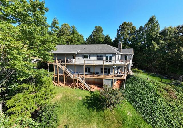 1722 Victoria Woods Circle, Hiawassee, GA 30546