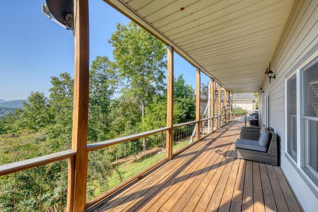 1722 Victoria Woods Circle, Hiawassee, GA 30546