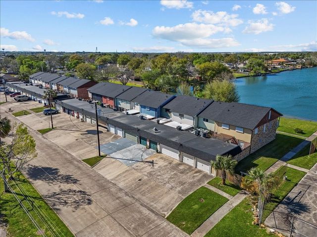 8908 Glacier Avenue, Texas City, TX 77591