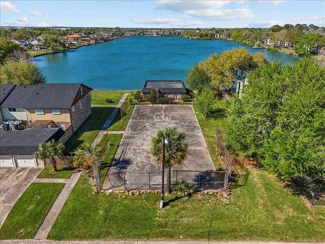 8908 Glacier Avenue, Texas City, TX 77591