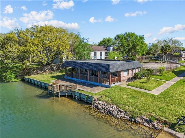 8908 Glacier Avenue, Texas City, TX 77591