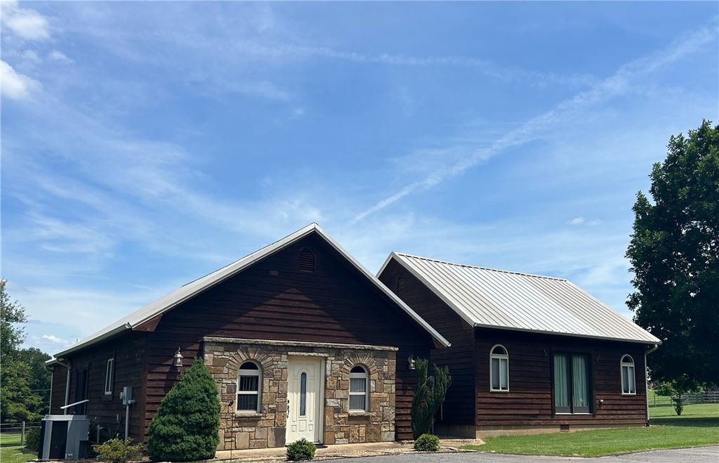 2393 Crow Mountain Road, Russellville, AR 72802