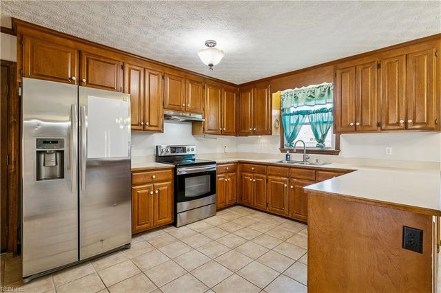 13 Fields DR, Hampton, VA 23664