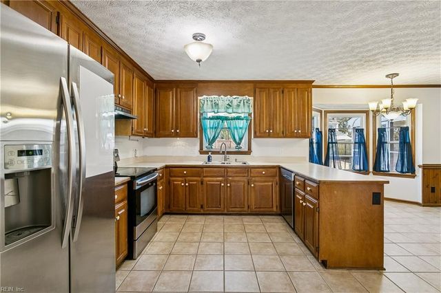 13 Fields DR, Hampton, VA 23664