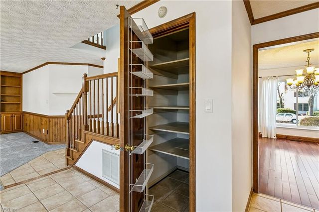 13 Fields DR, Hampton, VA 23664