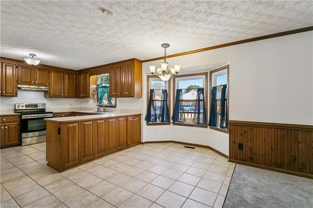 13 Fields DR, Hampton, VA 23664