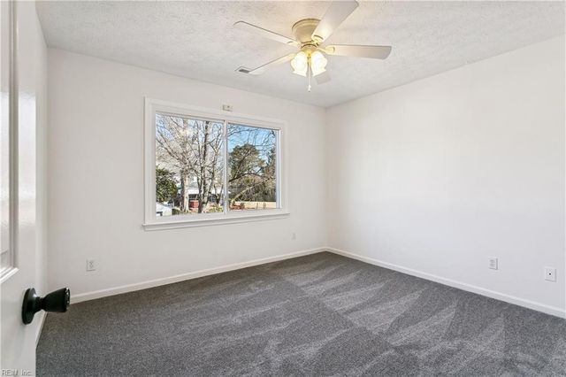 13 Fields DR, Hampton, VA 23664