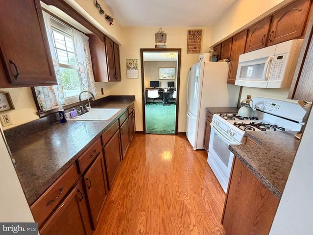 200 N OAK AVE, National Park, NJ 08063