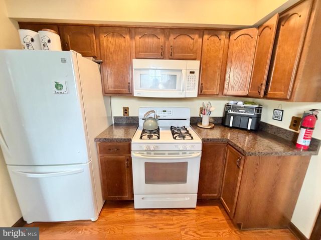 200 N OAK AVE, National Park, NJ 08063