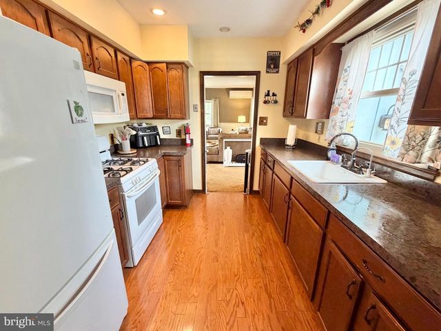 200 N OAK AVE, National Park, NJ 08063