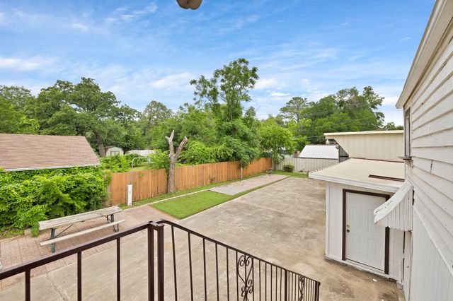 2529 Honeysuckle Avenue, Fort Worth, TX 76111