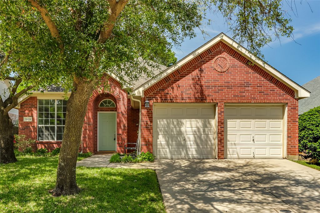 1615 Shadow Crest Drive, Corinth, TX 76210