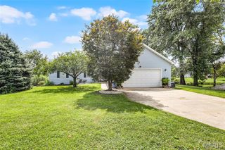 1602 Waikiki Drive, Worden, IL 62097