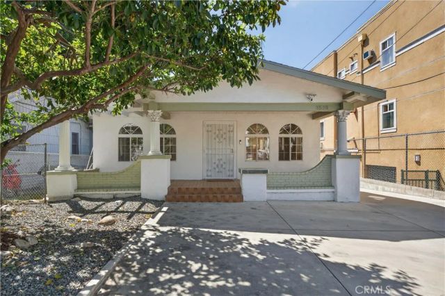3538 London, Los Angeles, CA 90026