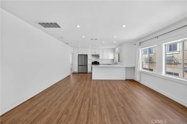 3538 London, Los Angeles, CA 90026