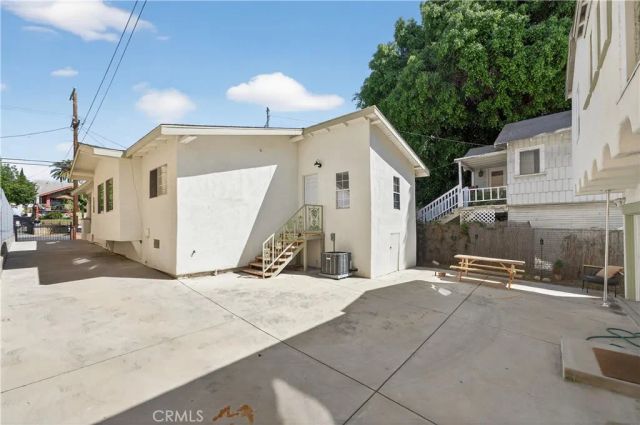 3538 London, Los Angeles, CA 90026