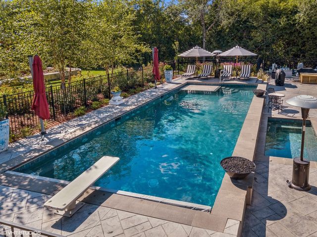 675 Old Barrington Road, North Barrington, IL 60010