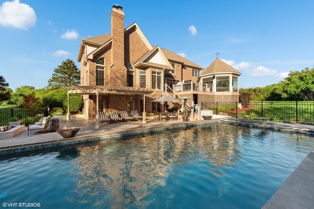 675 Old Barrington Road, North Barrington, IL 60010