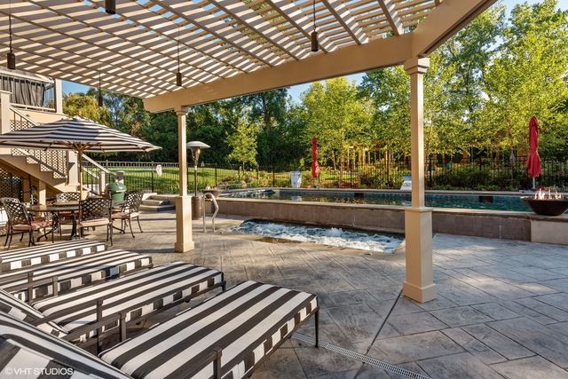 675 Old Barrington Road, North Barrington, IL 60010