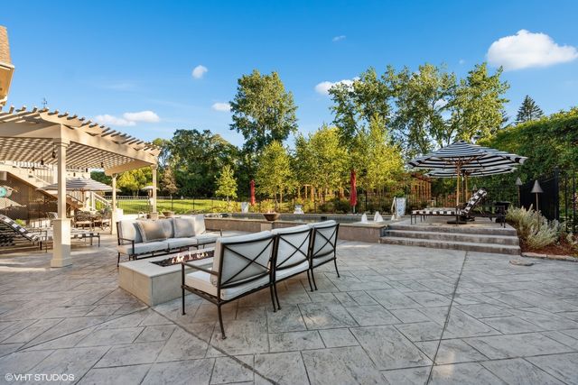 675 Old Barrington Road, North Barrington, IL 60010